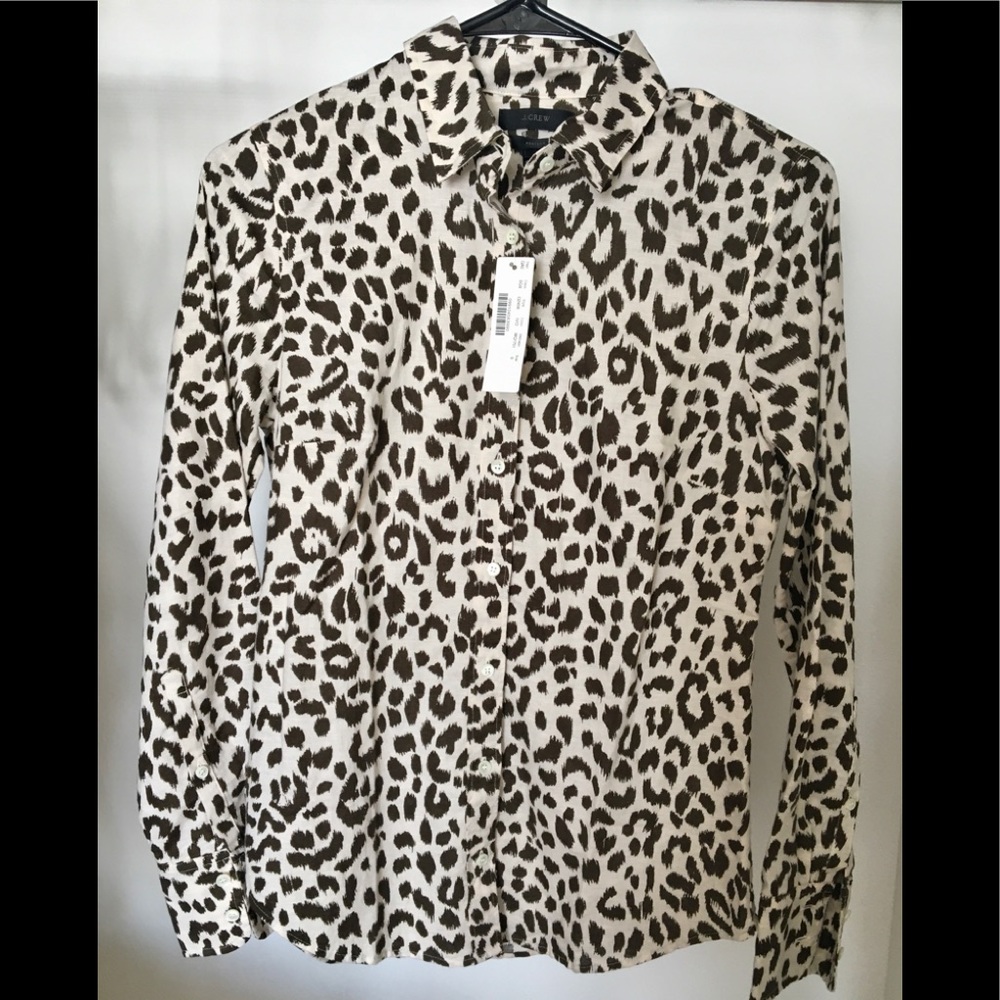 Chic animal print dress shirt.
